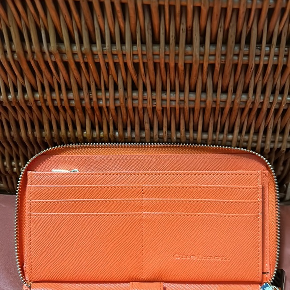 Chelmon Wristlet Zip Around Wallet. Multiple slots for cards/cash/miscellaneous - Picture 4 of 6
